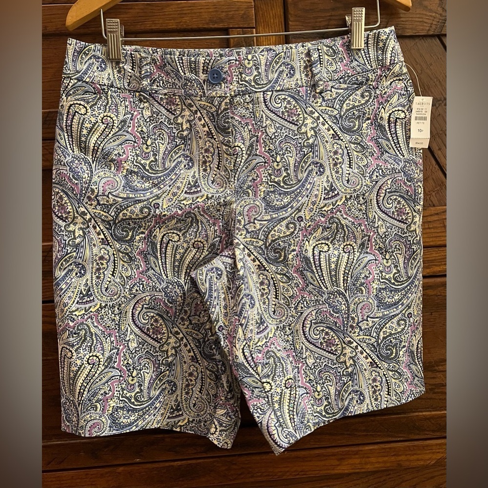 NEW TALBOTS 10” Perfect Short, Gray Yellow Pink Paisley Print Size 10P NWT